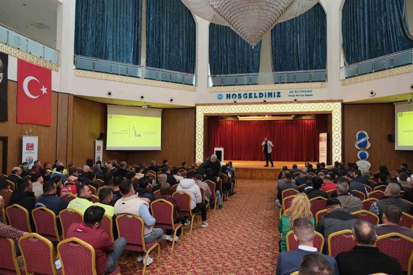 Büyükşehir Belediyesi personeline Güvenli Sürüş Teknikleri Eğitimi verildi