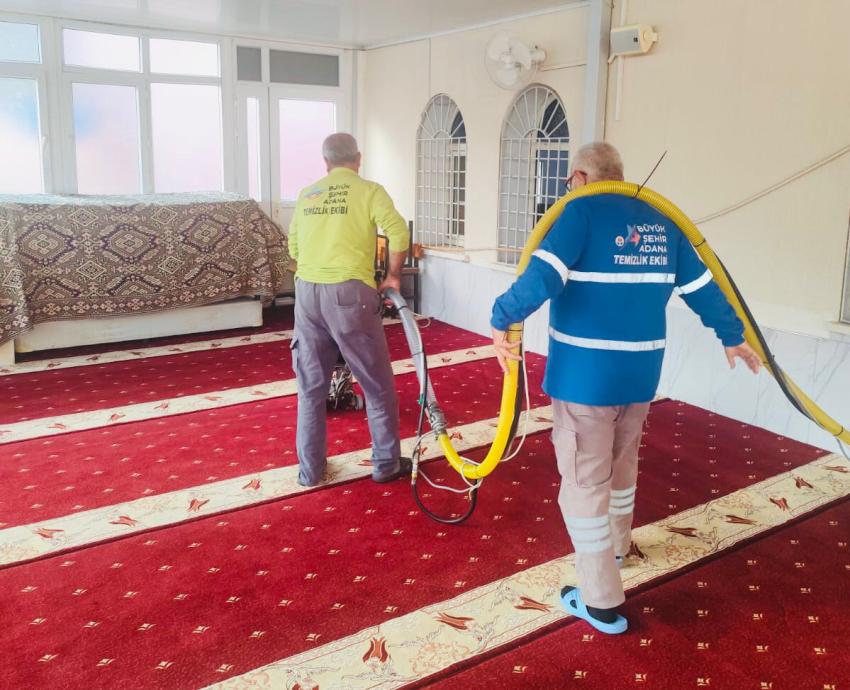 Yumurtalık’ta camiler tertemiz