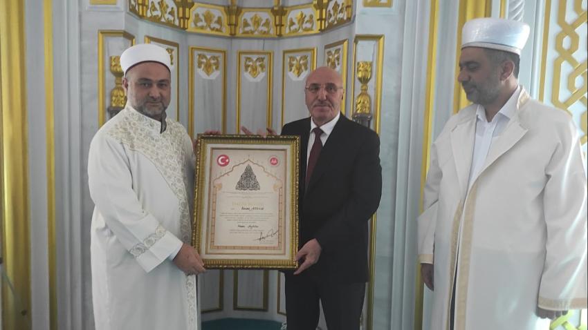 Diyanet'ten cami yaptıran vatandaşa taktir belgesi