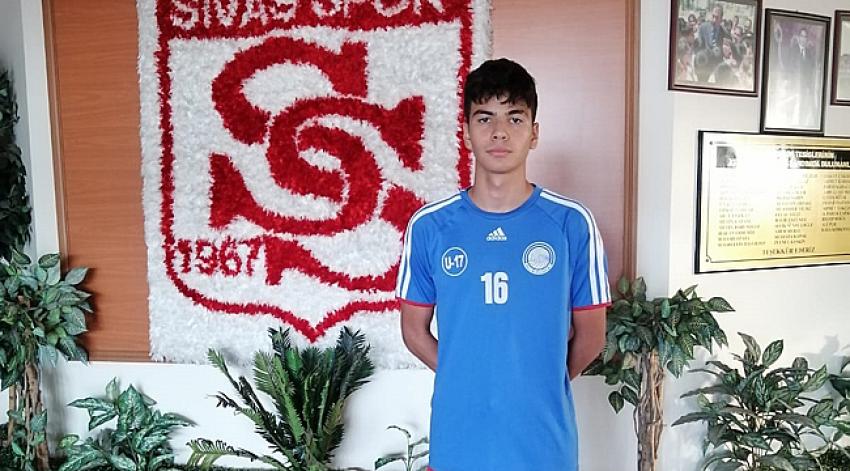 Utku, Sivasspor'a transfer oldu