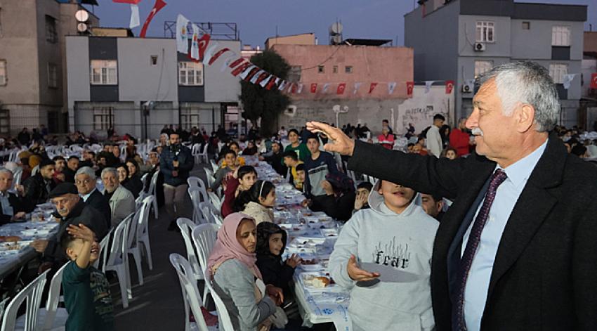 Büyükşehir her gün bir mahallede iftar sofrası kuruyor