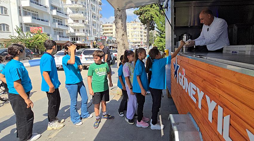 Yumurtalık Belediyesi’nden öğrencilere ücretsiz çorba