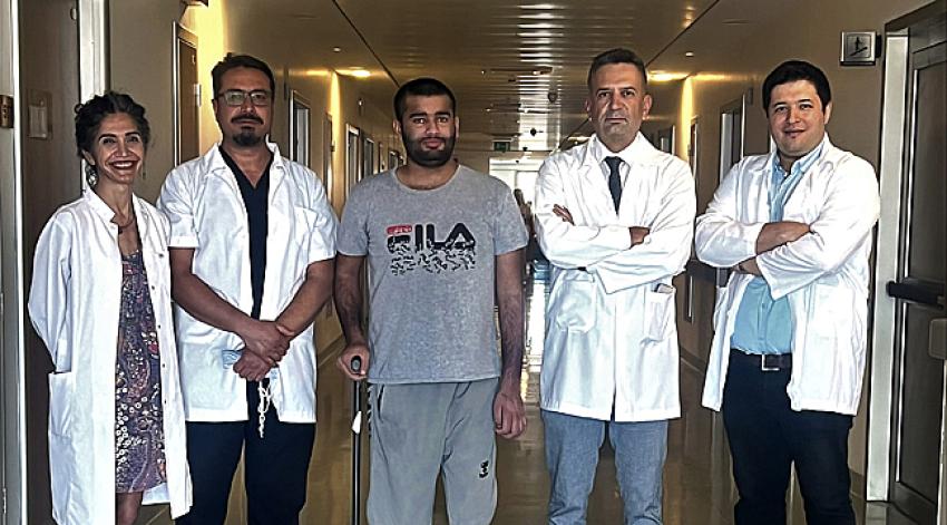 Beynindeki tümörden sohbet ederken kurtuldu