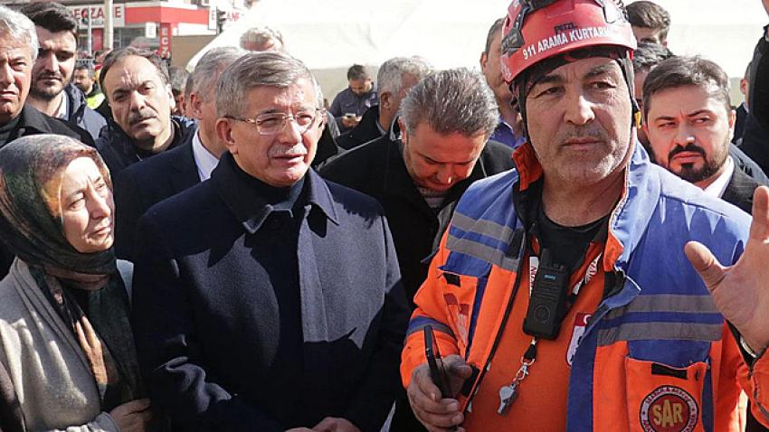 Davutoğlu depremin yıl dönümünde Hatay'a gidecek