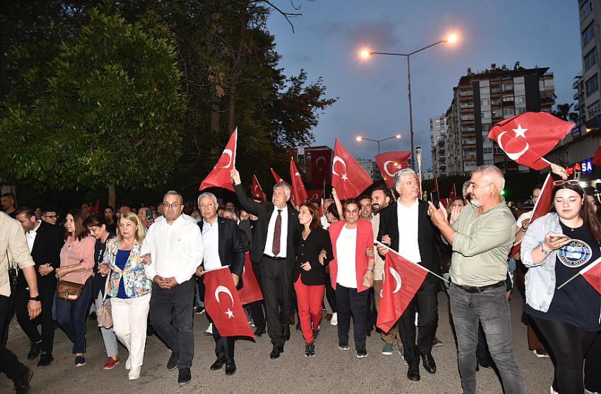 'Bayrak ve vatan sevgimizi kimse sorgulayamaz'