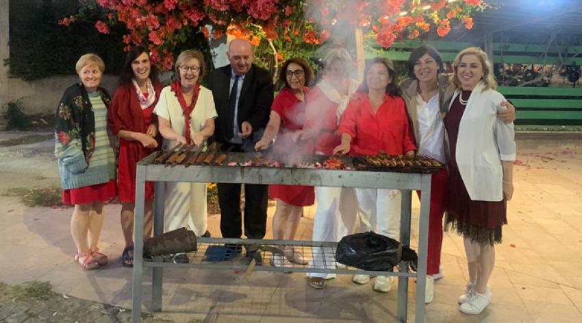 Belçikalı misafirler kebap yaptı