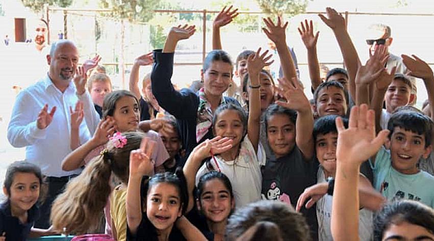 Çocuklardan Sevil Başkana sevgi seli