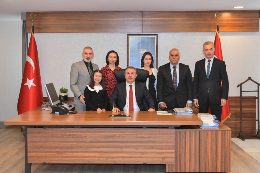 Valilik makamına Alya oturdu