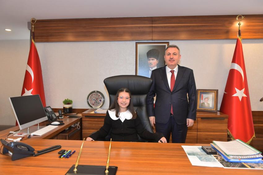 Valilik makamına Alya oturdu
