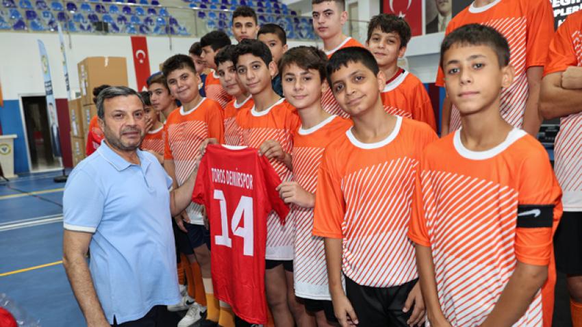 Yüreğir Belediyesi'nden amatörlere destek