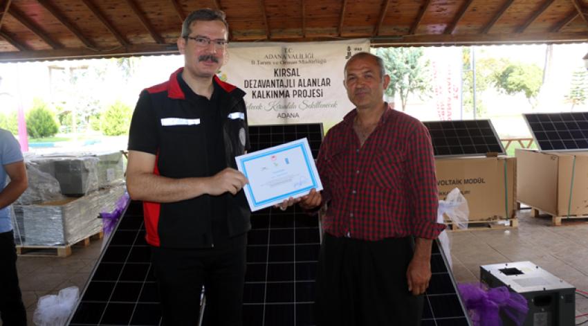 Göçerlere güneş enerjisi paneli dağıtıldı