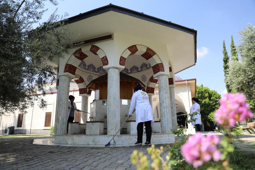 Yüreğir'de ibadethaneler temizleniyor
