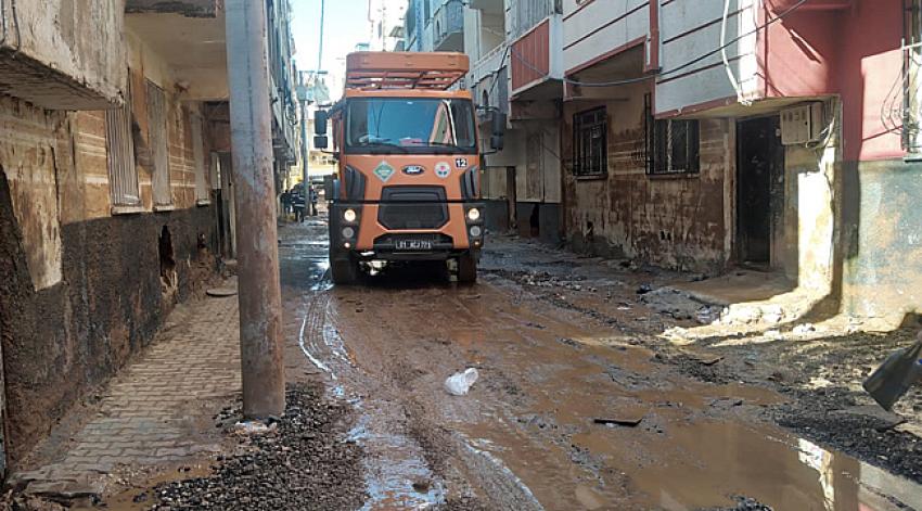 ASKİ, sel felaketinin ardından Şanlıurfalıların yardımına koştu