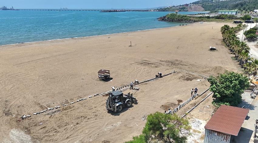 Ceyhan Belediyesi İncirli Plajı’na Modern Park Kazandırıyor