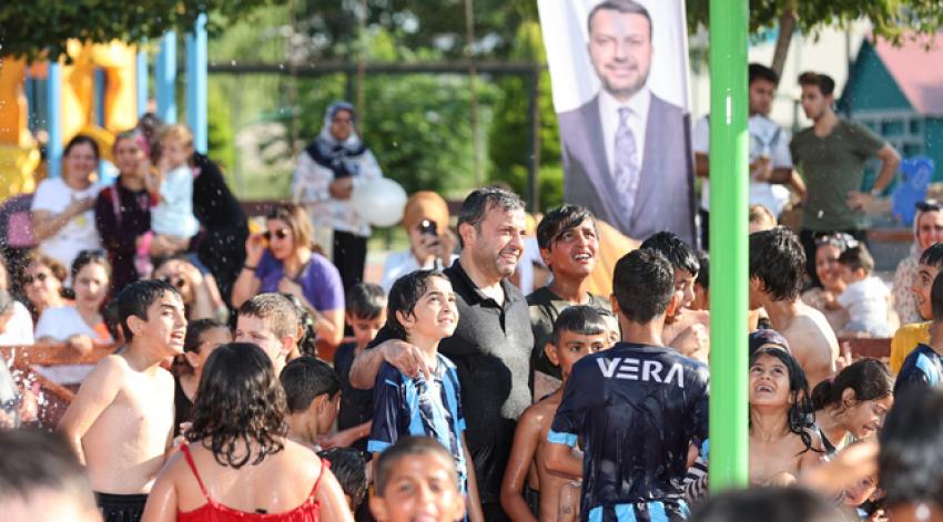 Başkan Kocaispir çocuklarla su savaşı yaptı