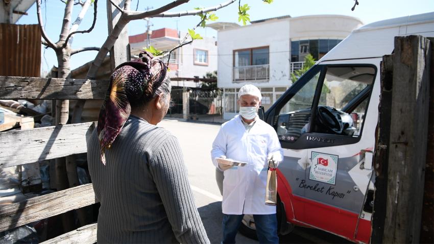 'Her gün sıcak yemek veriyoruz'