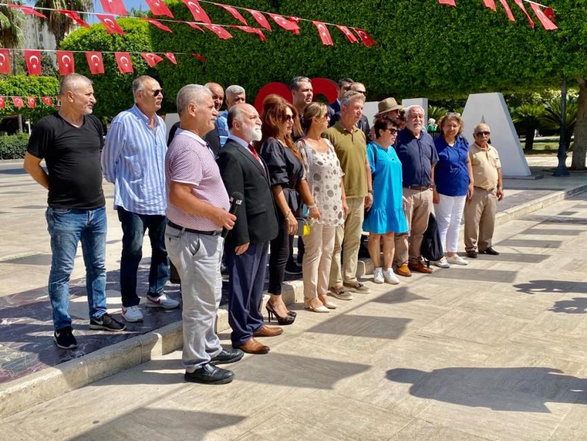 Gazetecilerden Atatürk Anıtı’na çelenk