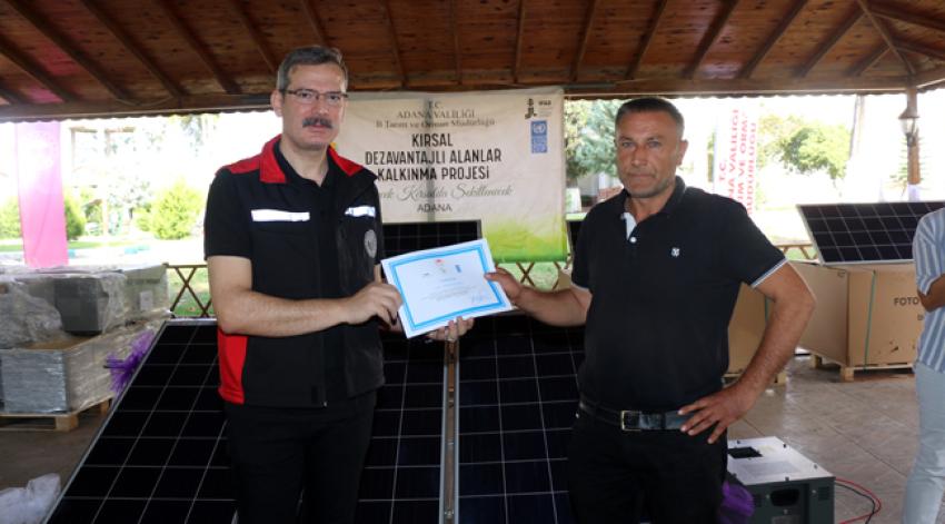 Göçerlere güneş enerjisi paneli dağıtıldı