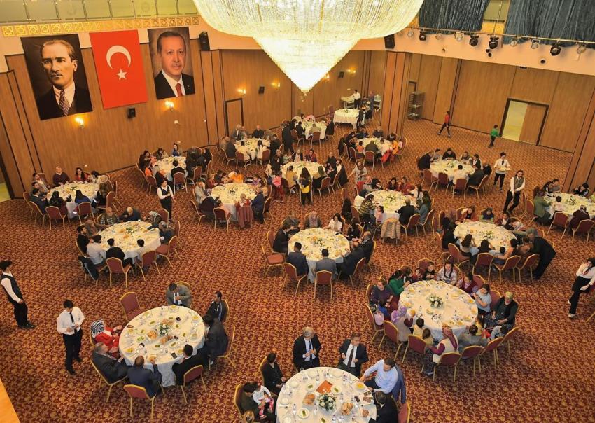 Romanlara iftar yemeği