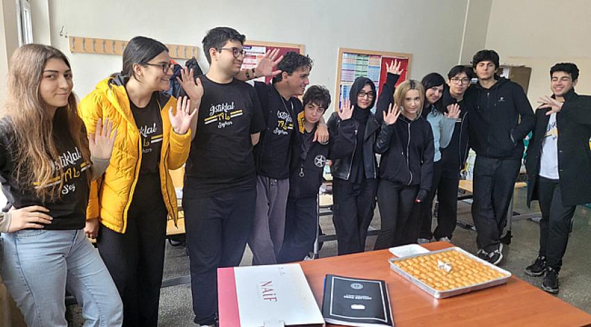 “Sınıfımız Hep Temiz” Projesinde Bu Hafta 12/D Sınıfı 1 Tepsi Tatlıyı Hak etti