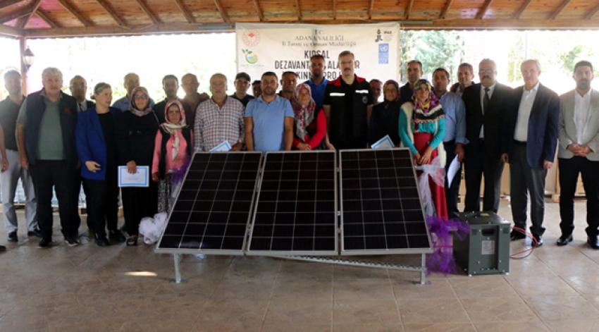 Göçerlere güneş enerjisi paneli dağıtıldı