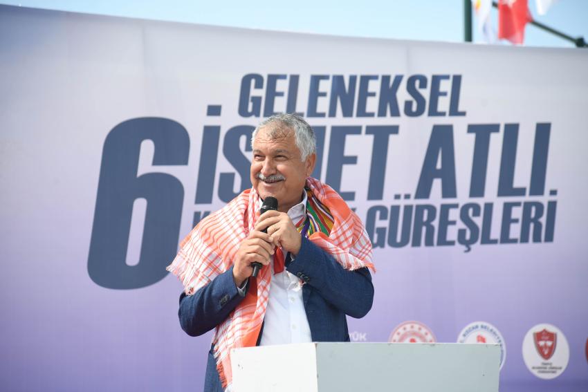 İsmet Atlı güreşlerinde Bönceoğlu başpehlivan