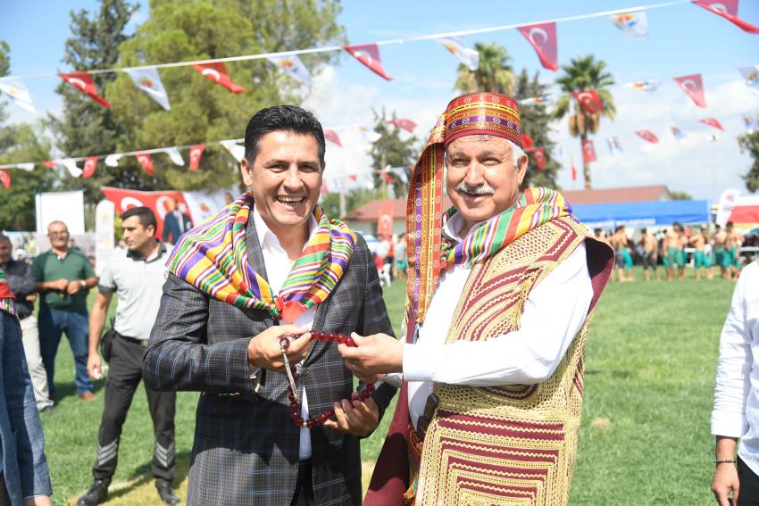 İsmet Atlı güreşlerinde Bönceoğlu başpehlivan