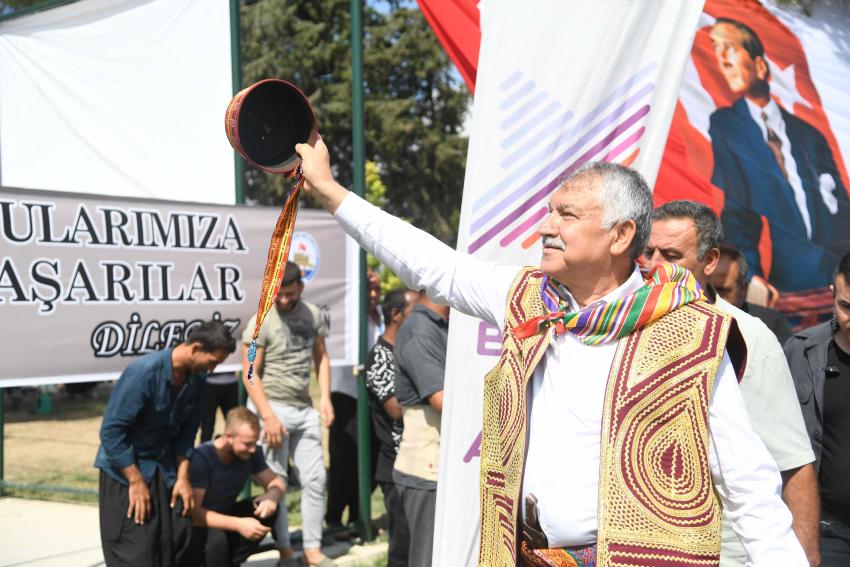İsmet Atlı güreşlerinde Bönceoğlu başpehlivan