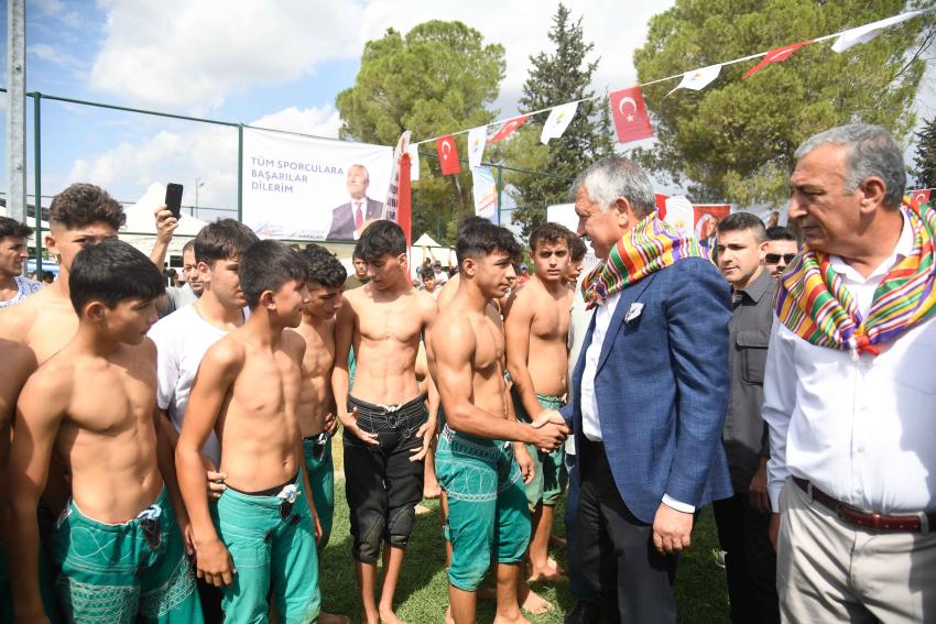 İsmet Atlı güreşlerinde Bönceoğlu başpehlivan