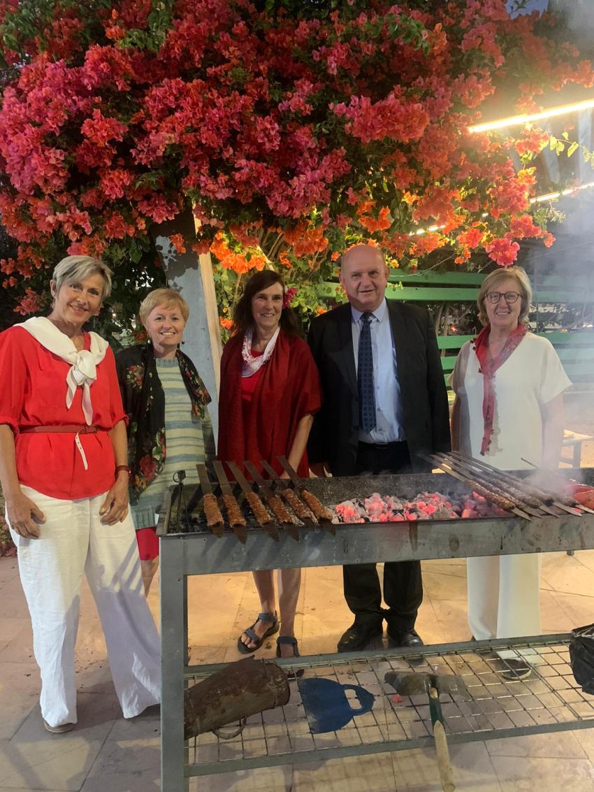 Belçikalı misafirler kebap yaptı