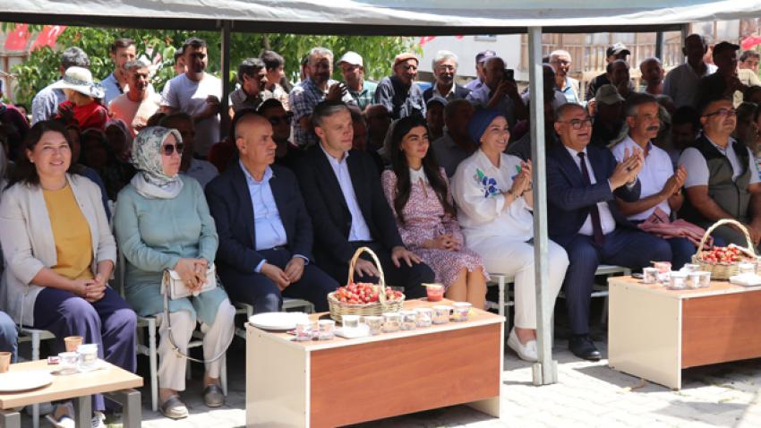 Pozantı Çilek Festivali yapıldı
