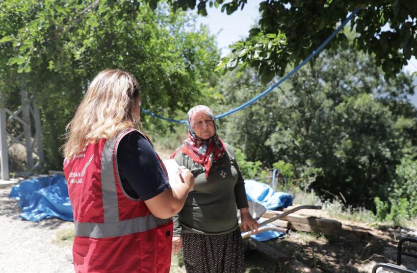 Başkan Karalar depremzedelerin yanında