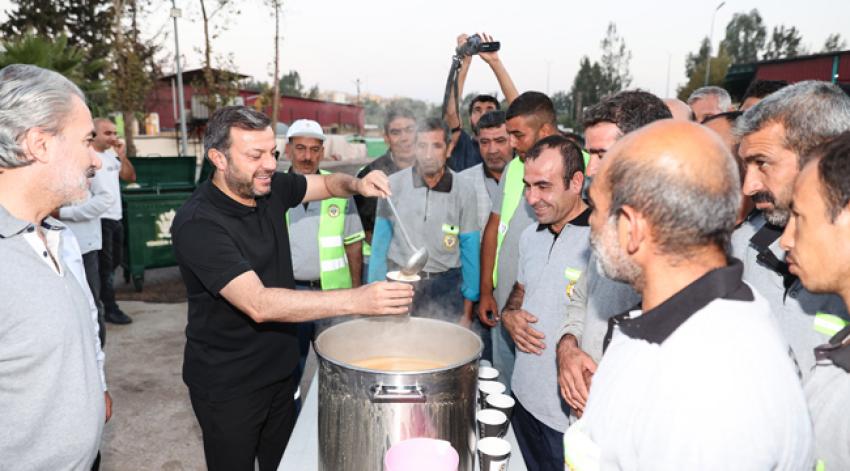 Başkan Kocaispir çöp topladı