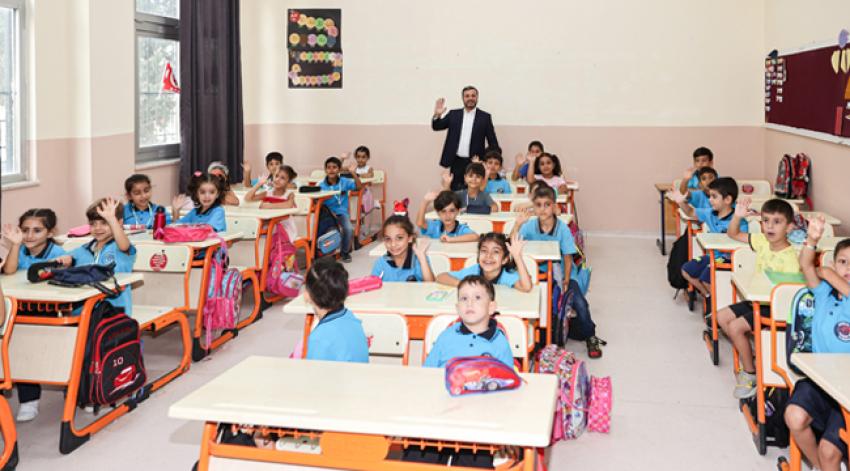 Başkan Kocaispir beslenme çantası dağıttı