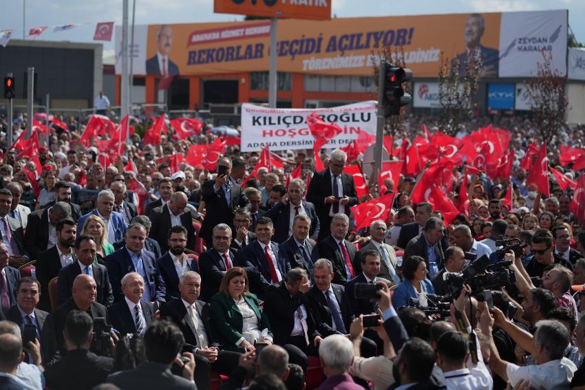 Büyükşehir’den Adana’ya hizmet yağmuru