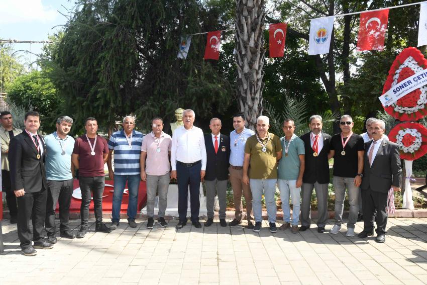 Başkan Karalar Atatürk büstü açtı