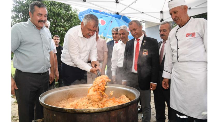 Başkan Karalar Atatürk büstü açtı