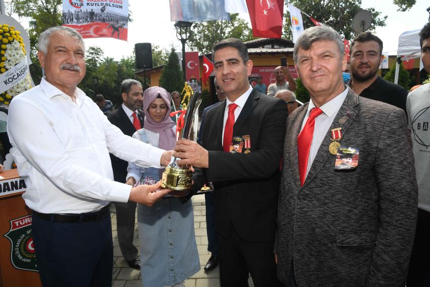 Başkan Karalar Atatürk büstü açtı