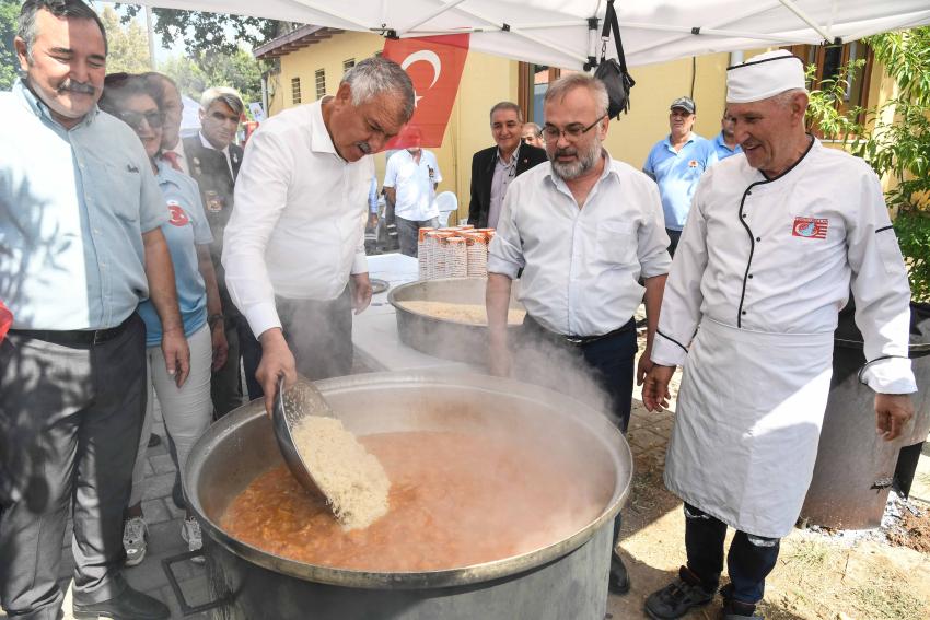 Başkan Karalar Atatürk büstü açtı
