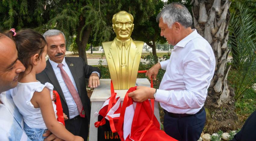 Başkan Karalar Atatürk büstü açtı
