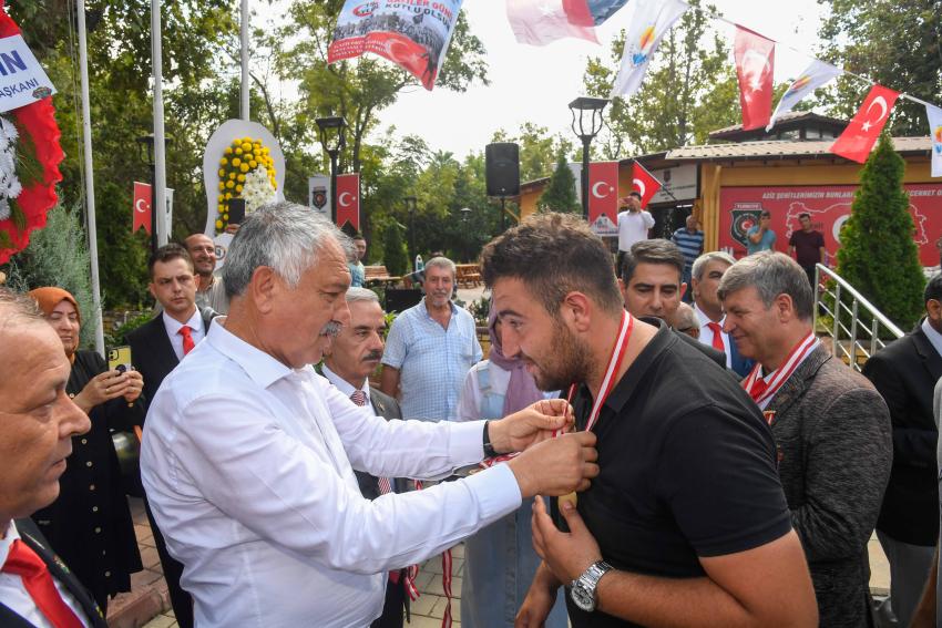 Başkan Karalar Atatürk büstü açtı