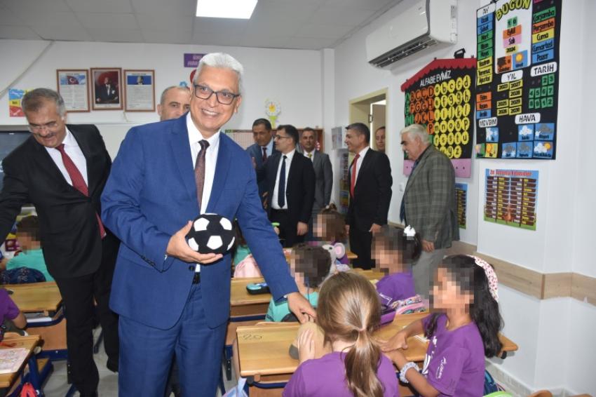 Yükümlüler okulları yeni eğitim-öğretim yılına hazırladı