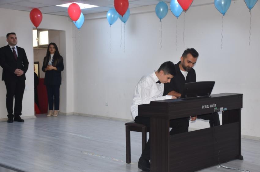 Hakim ve savcılar, özel eğitim öğrencilerini sevindirdi