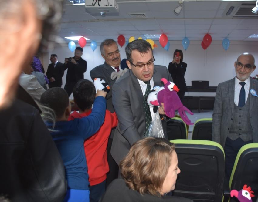 Hakim ve savcılar, özel eğitim öğrencilerini sevindirdi