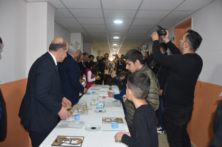 Hakim ve savcılar, özel eğitim öğrencilerini sevindirdi