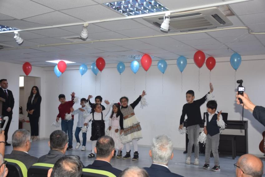Hakim ve savcılar, özel eğitim öğrencilerini sevindirdi
