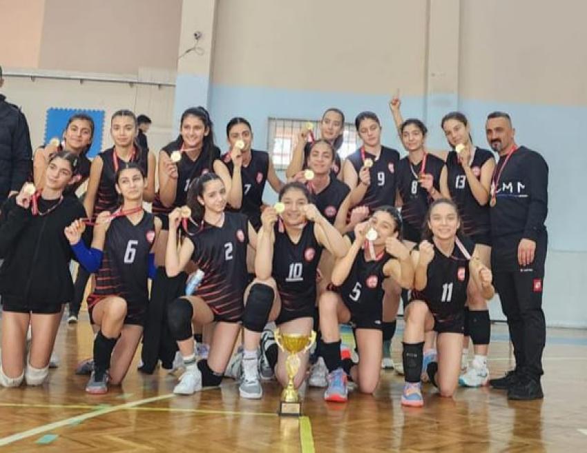 AGİAD Ortaokulu Adana şampiyonu