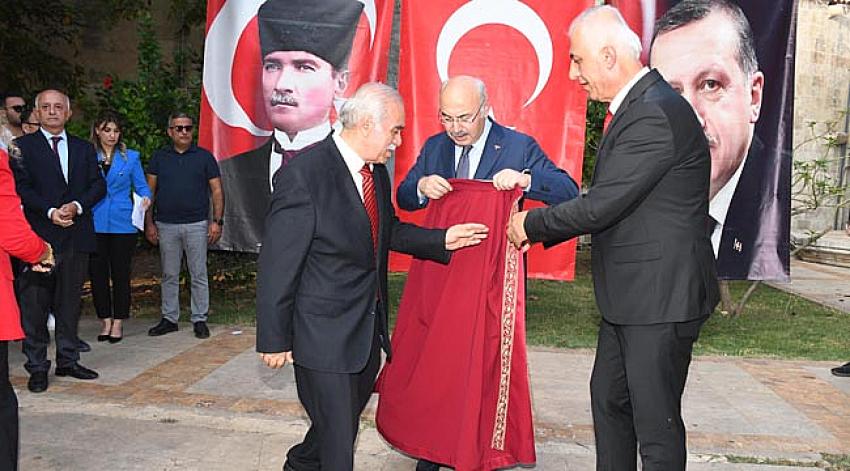 Vali Köşger ilin ahisine kaftanını giydirdi