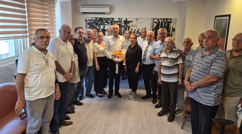 Emeklilerden, Zeydan Karalar'a Geçmiş Olsun Ziyareti