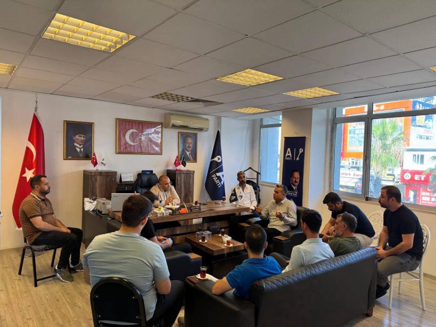 Anahtar Parti Yüreğir Teşkilatı Türkiye Gelişim ve Gençlik Vakfı'nı Ağırladı